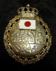 Medalla que le ofrecieron a Fulford para formar parte de los Iluminati japoneses
